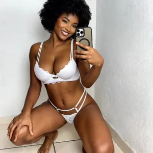 Larissa Silva🇧🇷Chocolate🍫 Onlyfans