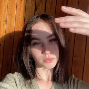 Bella 🌷 19 y/o Onlyfans
