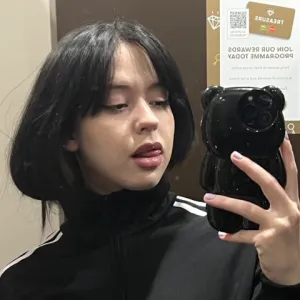 Bella 💖 18 y/o Onlyfans