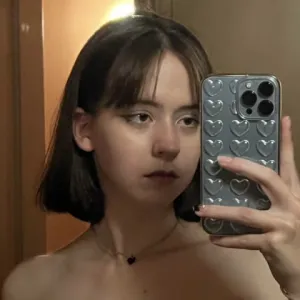 Bella 💖 18 y/o Onlyfans