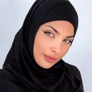 Catch curves under hijab🧕🏻 Onlyfans