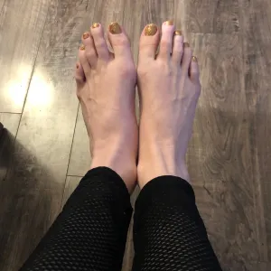 The Sugar Mom Domme's feet and panties! Onlyfans