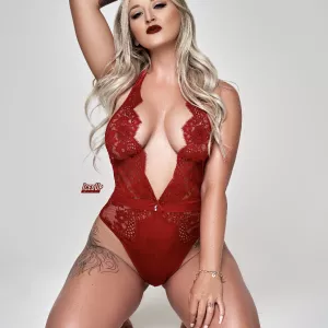 Holly Banks Onlyfans