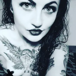 Goth Gamer Girl Free Requests Onlyfans