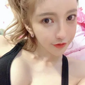 靜川奈 Onlyfans