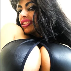 HORNY MOMMY 🔥MASSIVE BIG TITS 🔥WET PUSSY Onlyfans