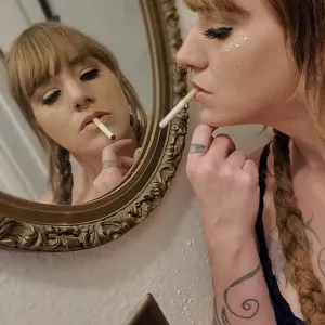 Billie Bee - Billie's Smoking Corner Onlyfans