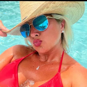 tanningkrissi094325 OnlyFans